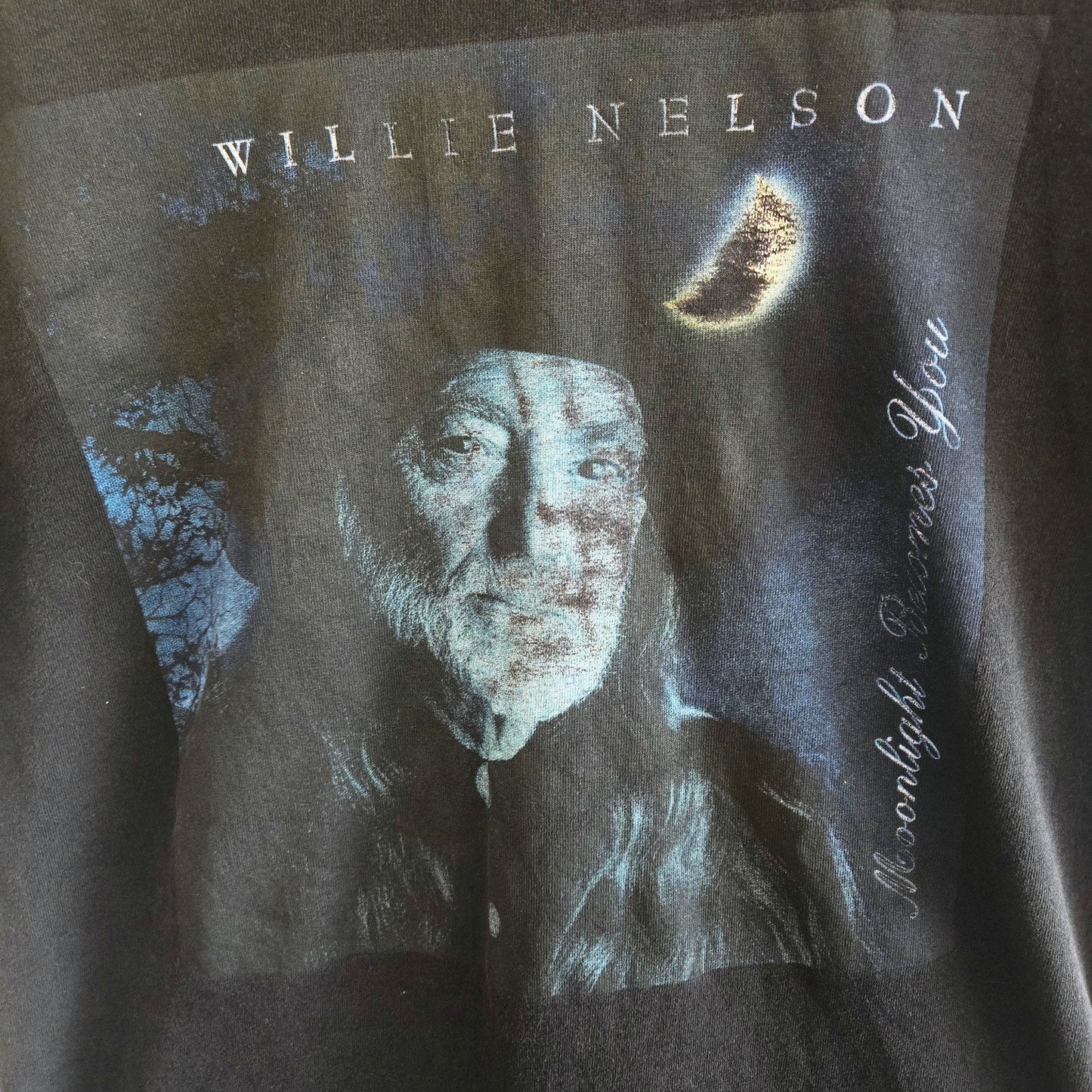 WILLIE NELSON VINTAGE MOOLIGHT BECOMES YOU TSHIRT WELL WORN