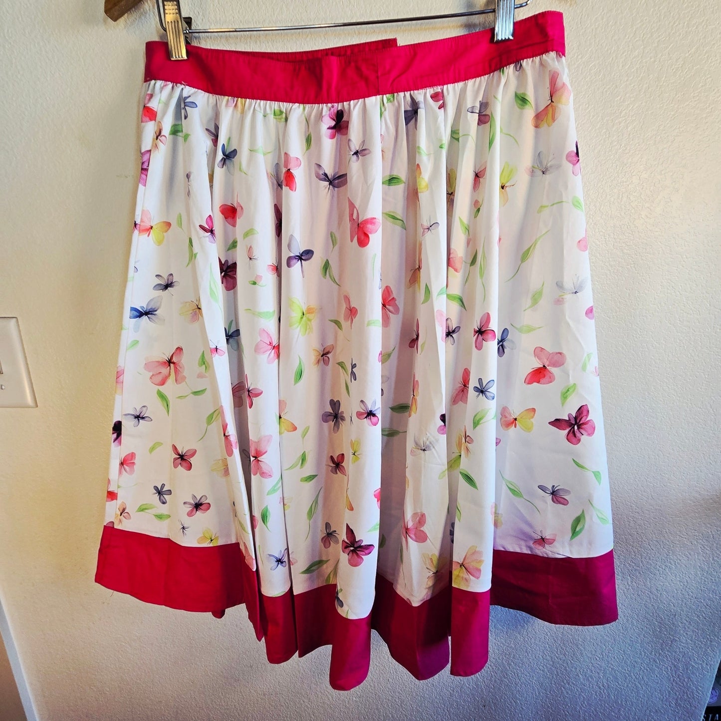 Size L / 10–12 – NWT Unique Vintage Butterfly Skirt – Butterfly Berry Pink