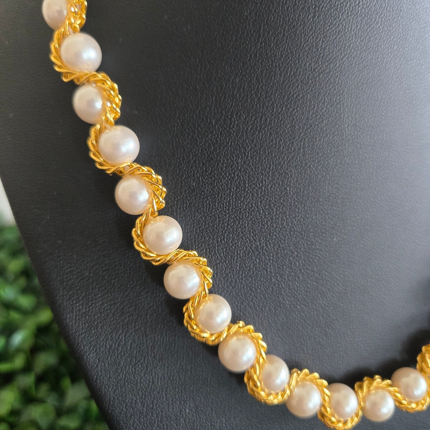 Beautiful retro chain and pearl braided unique short necklace