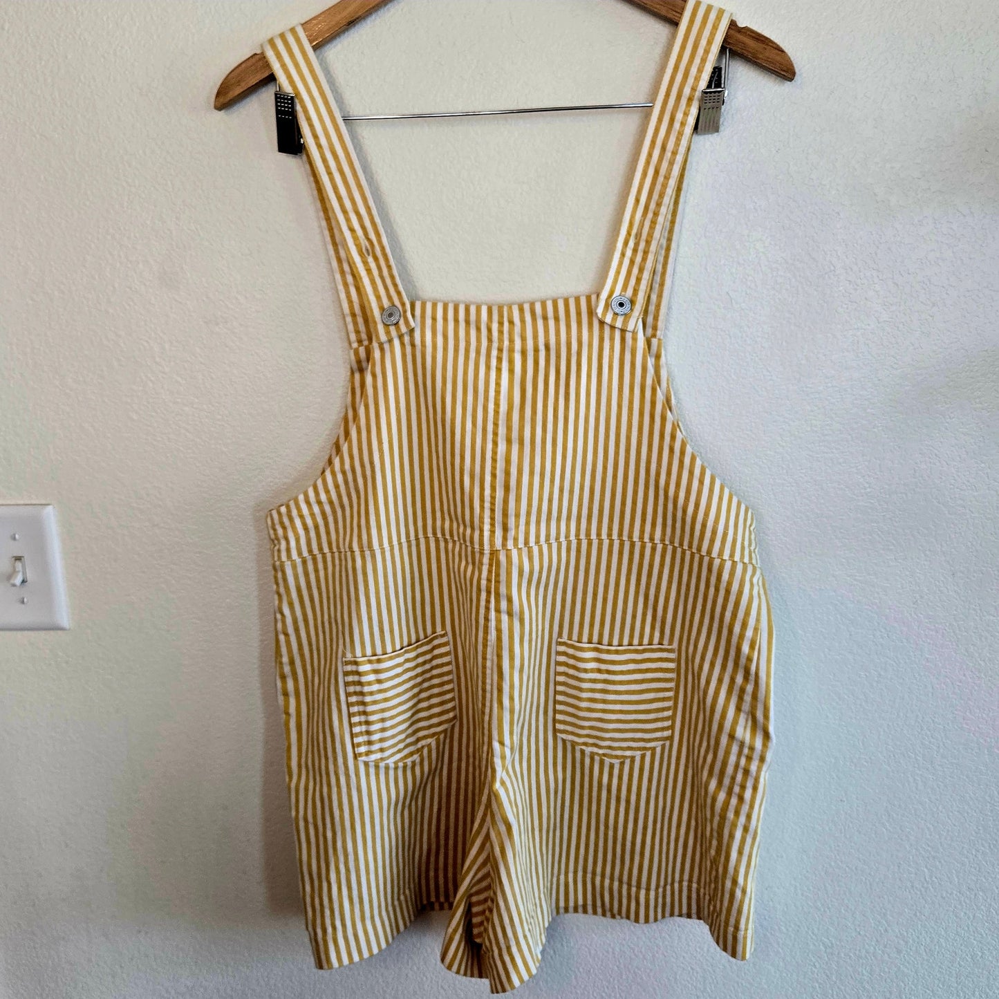 Striped button front short - overalls with 5 contrast pockets