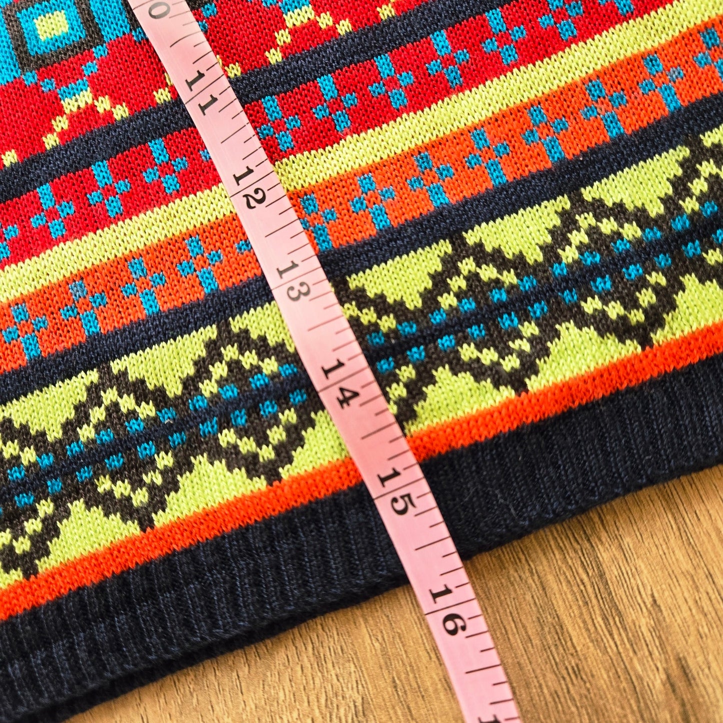 Size Medium Bright Geometric Knit Mini Skirt – Cozycore Ski Trip Knits