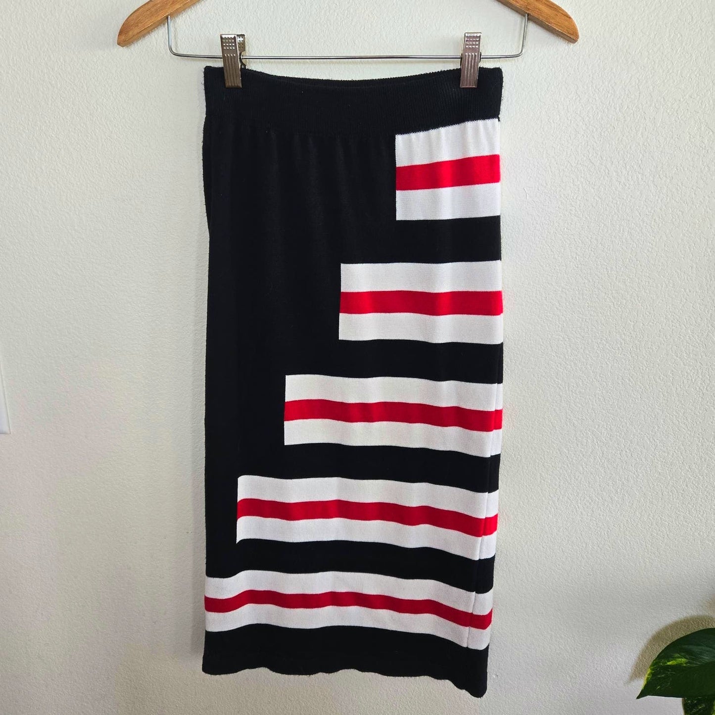 Geometric midi length knit skirt