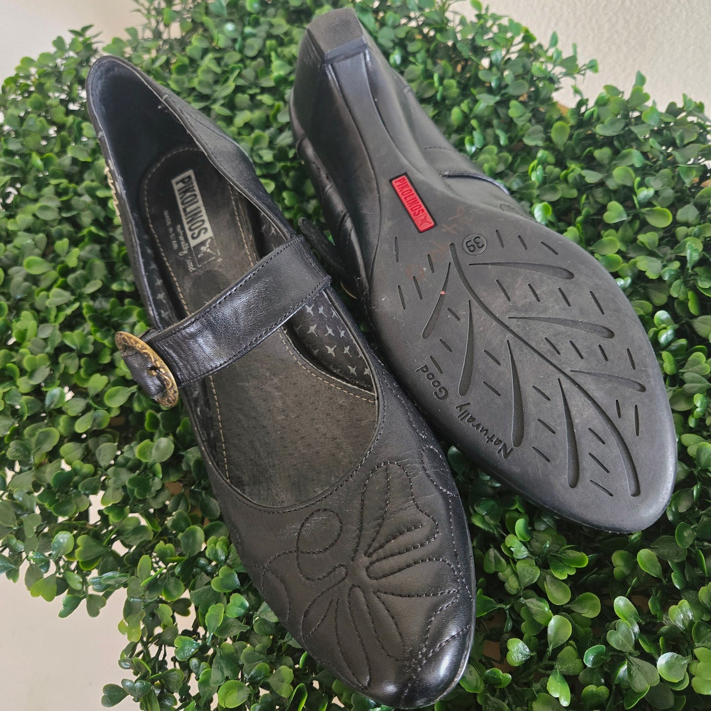 Pikolinos round close toed kitten wedge with embroidery and bronze buckle