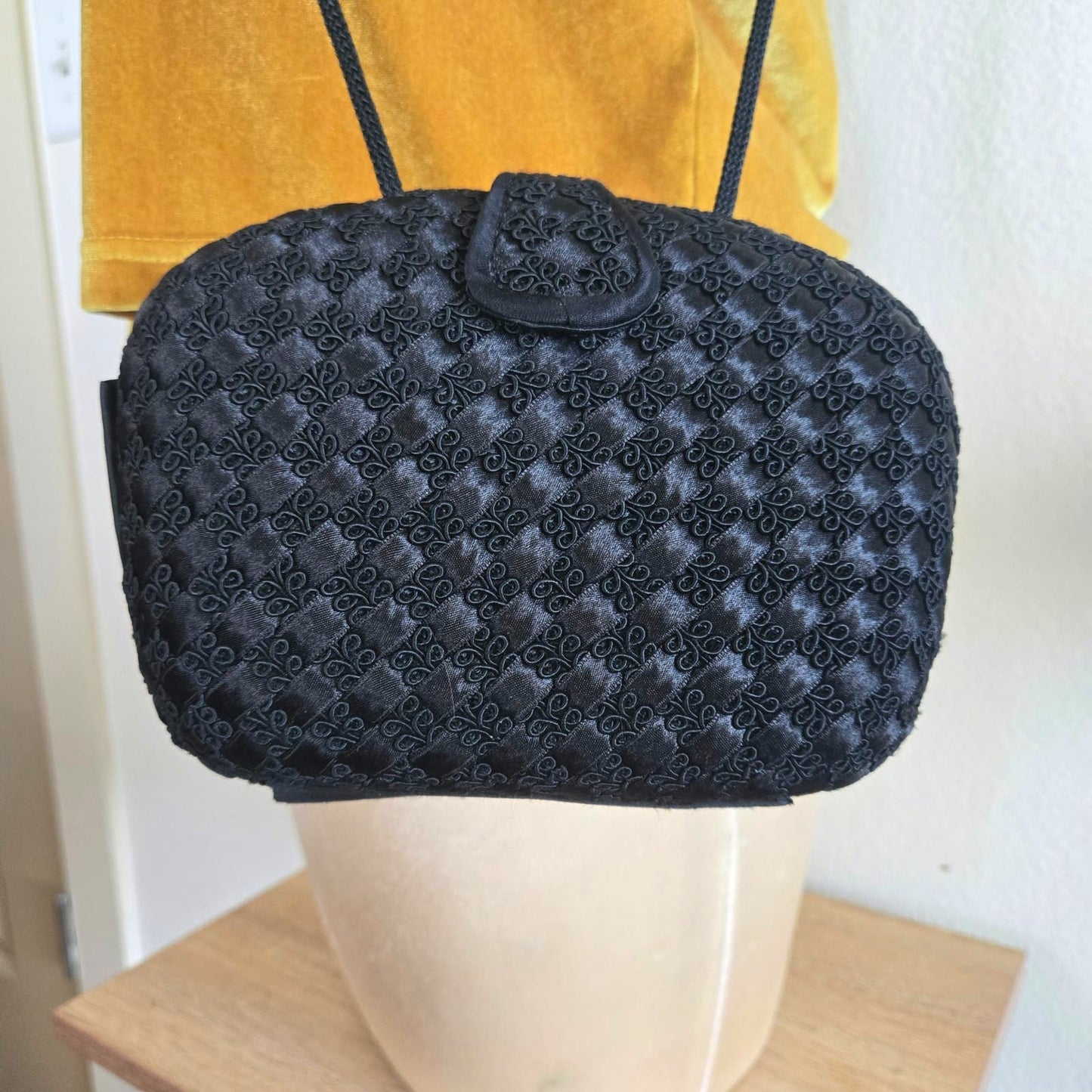 1980's mini crossbody textured hard shell clasp purse