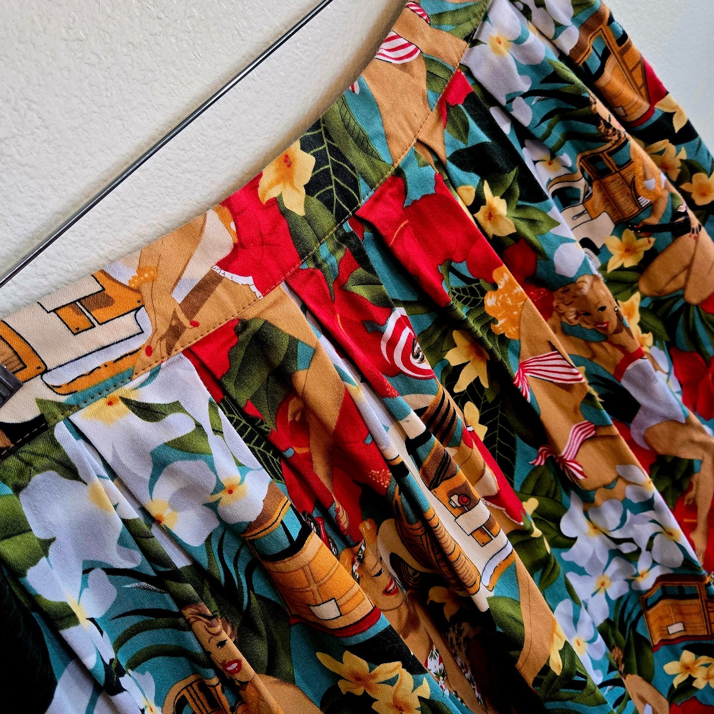 Pleated Retro Hawaiian 1960s Tiki pocket midi skirt