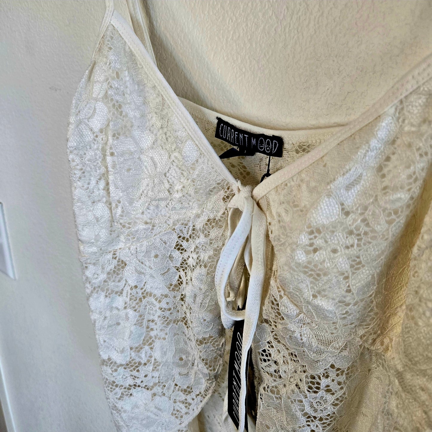 Size L – Current Mood Cream Lace Tie-Front Tank Top (NWT)