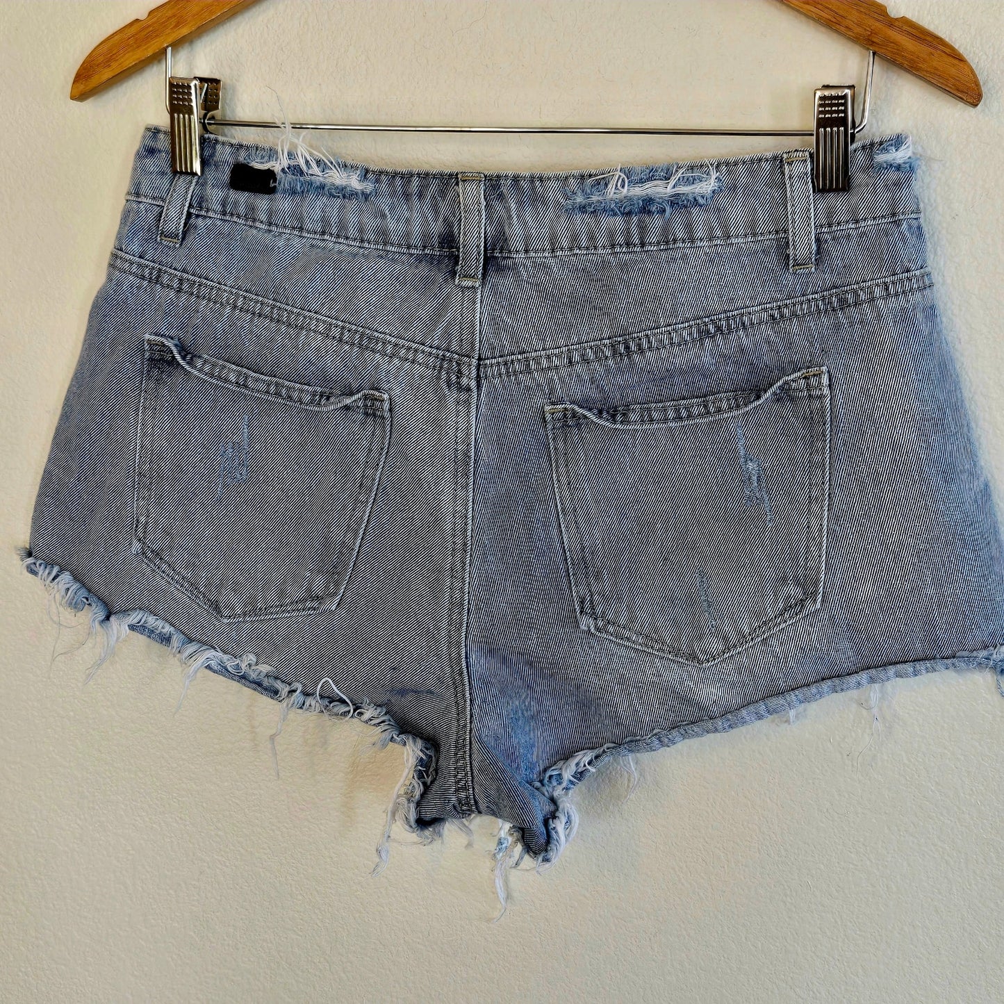 Size 9 – Zöe Boyfriend Distressed Denim Shorts