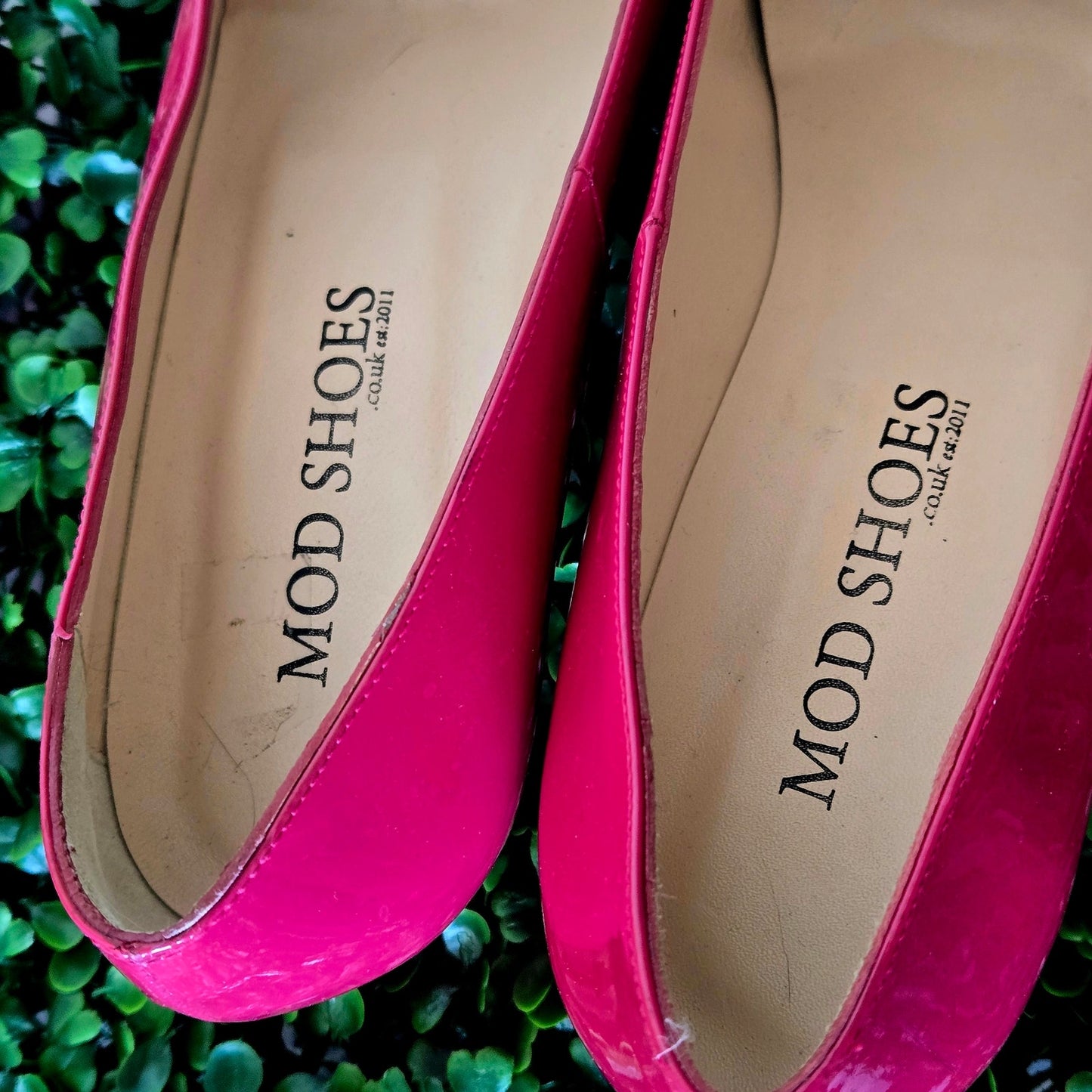 MOD Shoes Brand Fuchsia and Pink Patent Flower power pumps kitten heels