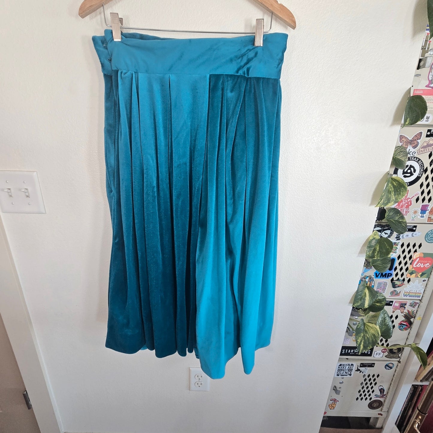 M/L – Heavy Turquoise Velvet Circle Skirt – Layered Ruching Winter Style