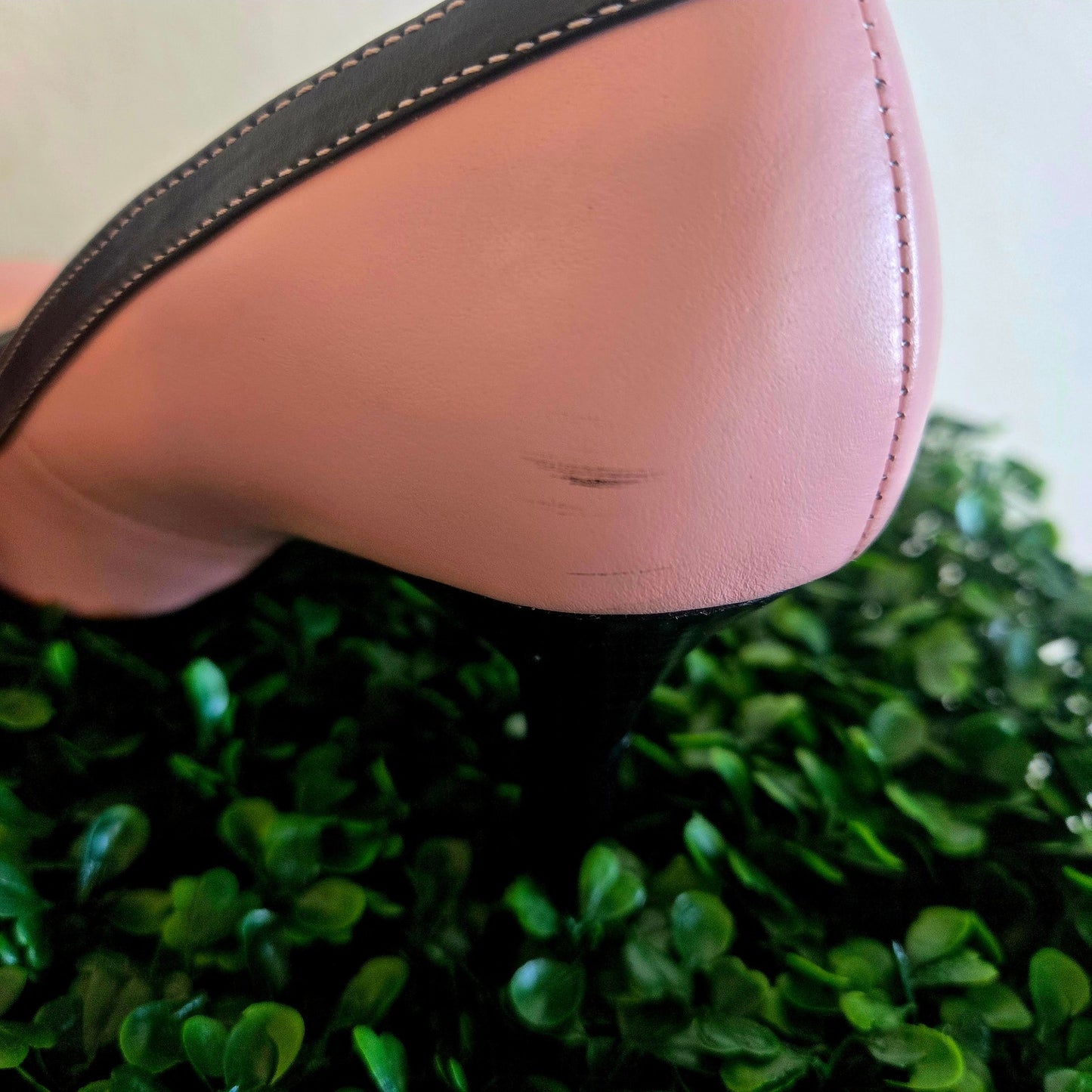 Vintage Steve madden Baby pink round toe Y2K black floral detail heels