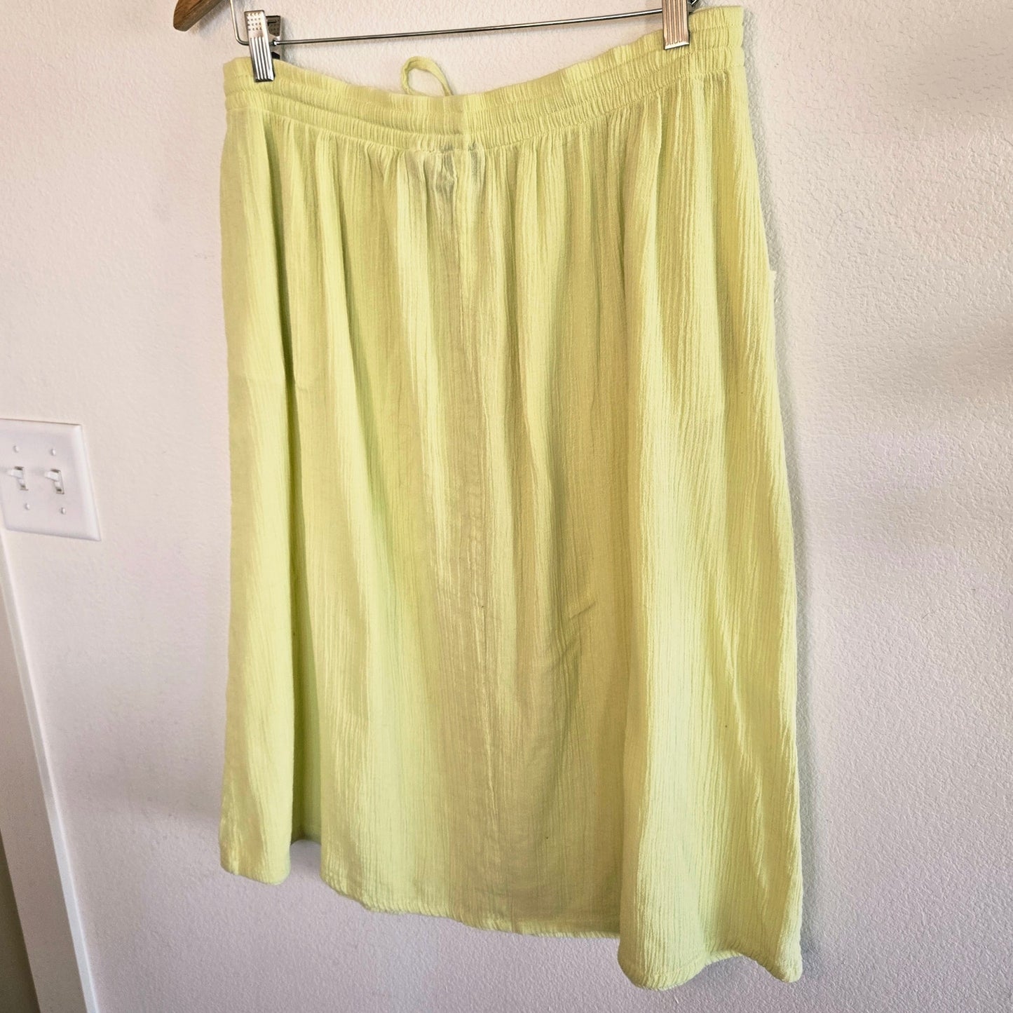 Size L – BFA Classics Butter Yellow Cotton Midi Skirt w/ Pockets