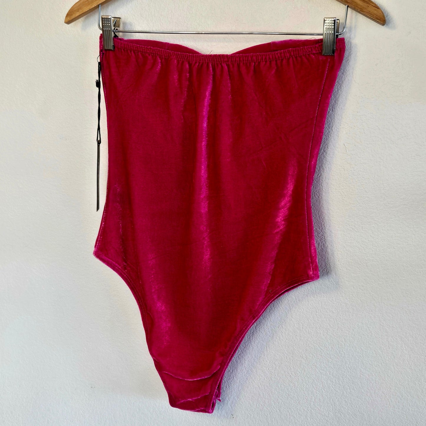 Size M – NWT Haute Monde Strapless Hot Pink Velvet Bodysuit