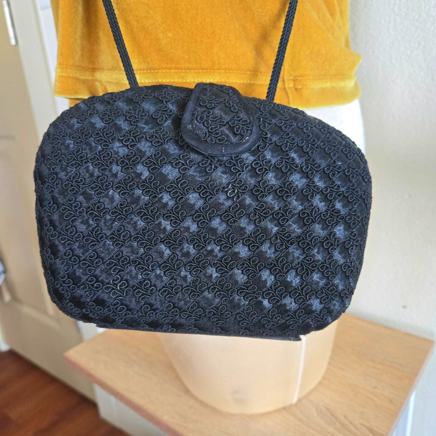 1980's mini crossbody textured hard shell clasp purse