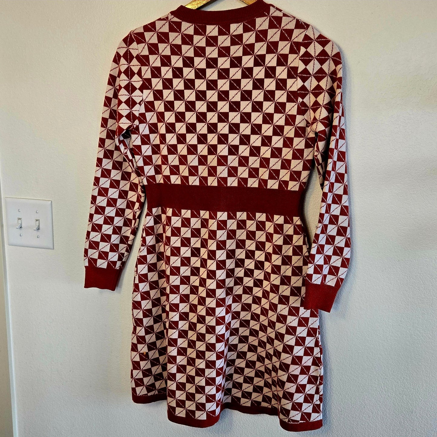 Size L – Retro Rust & Gold Knit Button-Front Midi Dress