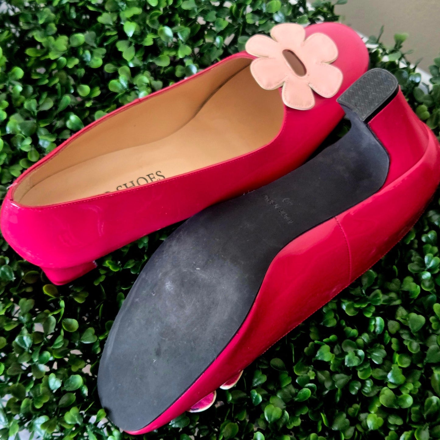 MOD Shoes Brand Fuchsia and Pink Patent Flower power pumps kitten heels