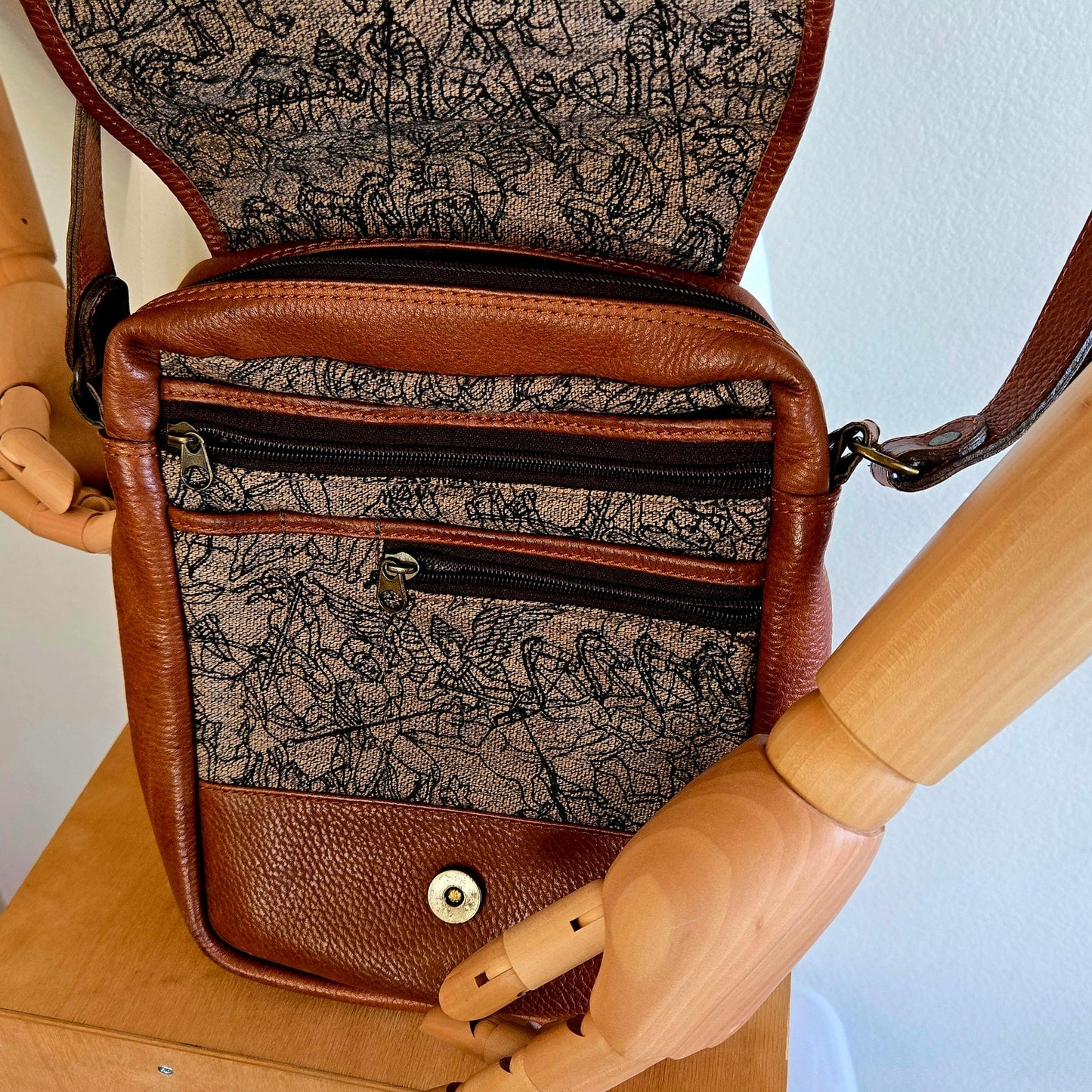 Overland Colorado Camel Brown Leather Crossbody Bag