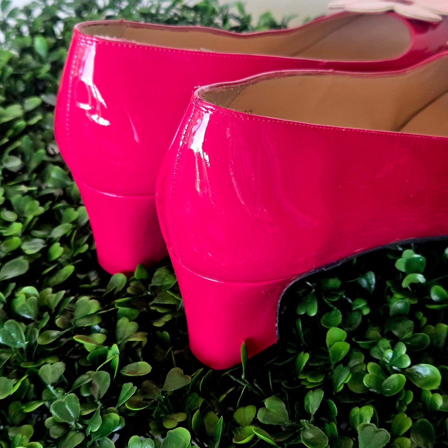 MOD Shoes Brand Fuchsia and Pink Patent Flower power pumps kitten heels