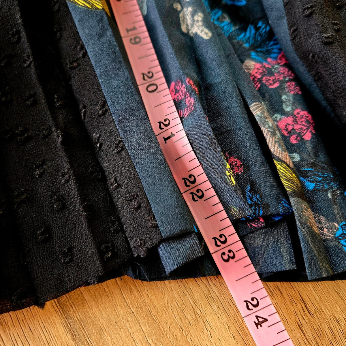 Size 8 Pleated Botanical Floral Skirt – Mixed Fabric Panel Design Banana Republic