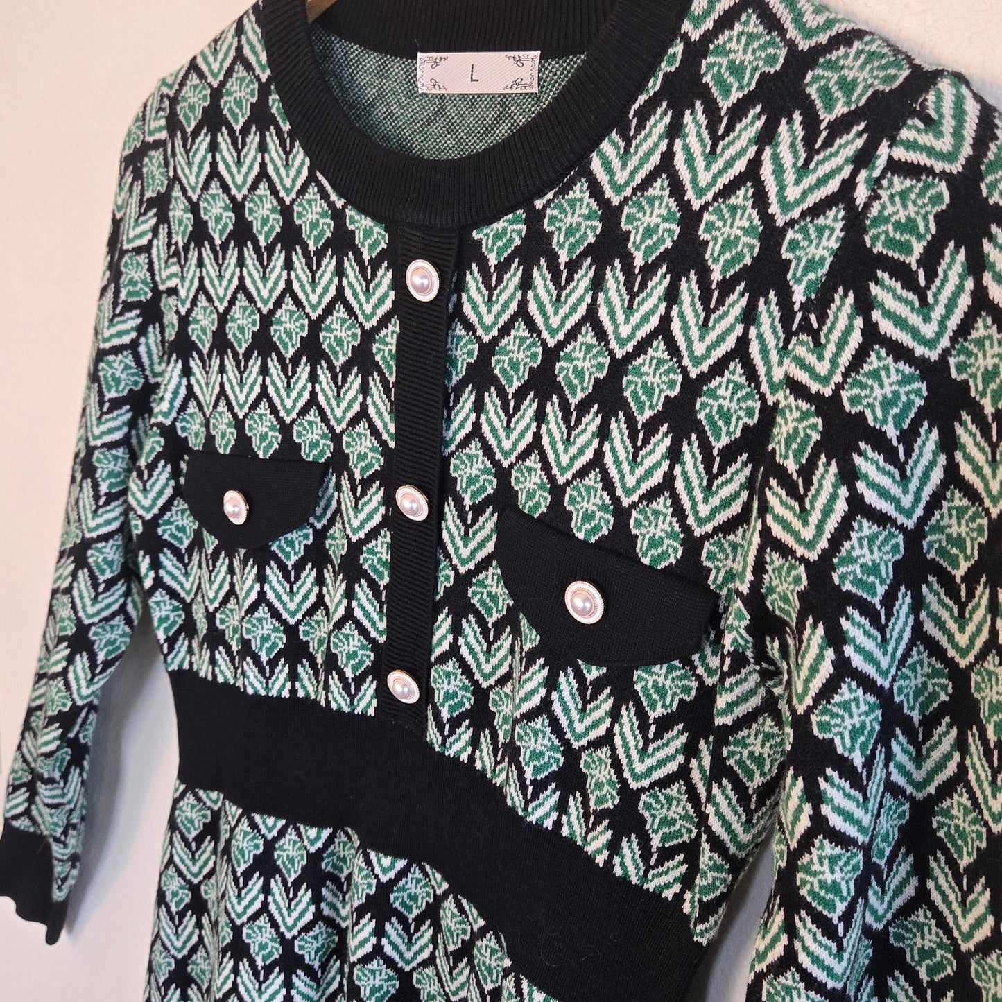 Size L – 60s Revival Green Floral Knit Pearl Button Dress