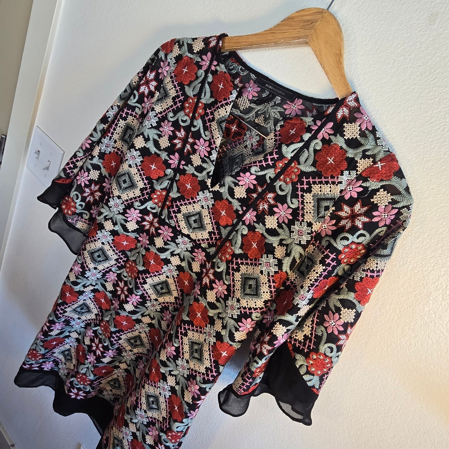 Size XS – BCBGMAXAZRIA embroidered boho bell sleeve dress