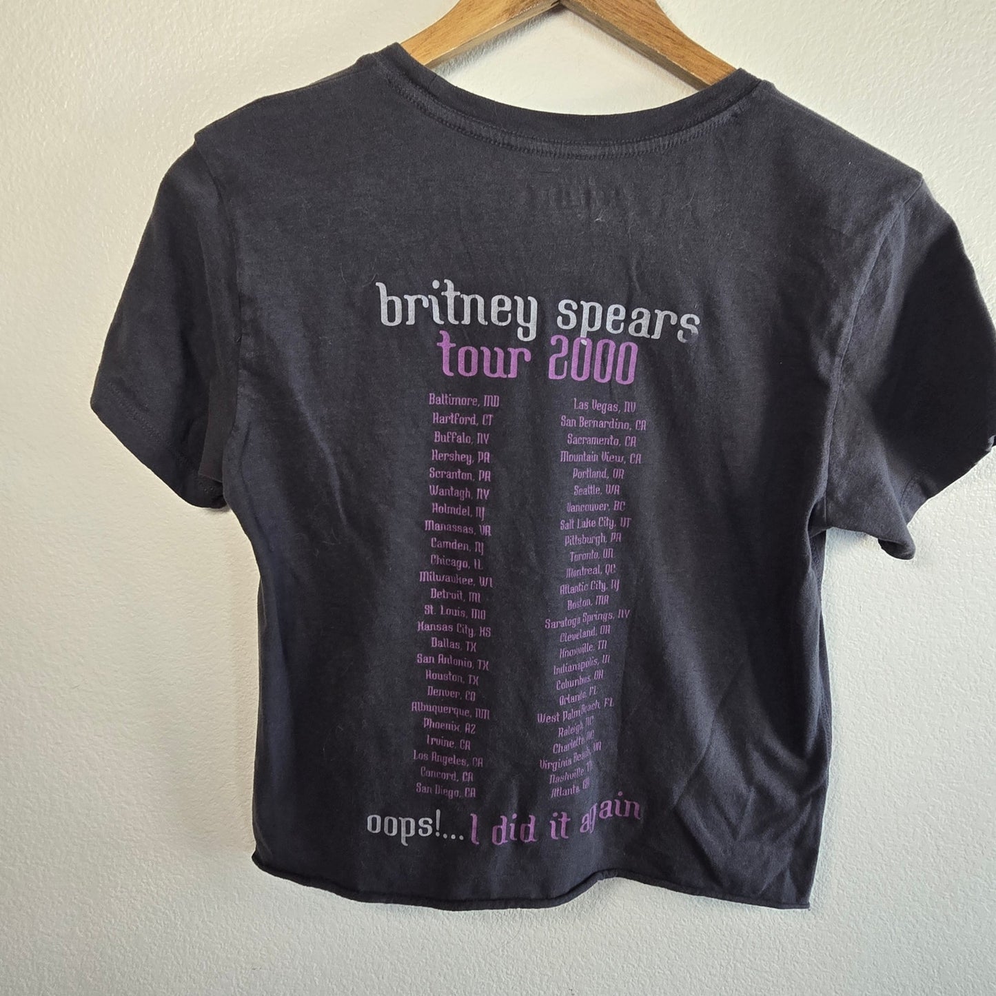 Size XS Britney Spears Tour 2000 Graphic Crop Tee – Oops!… I Did It Again