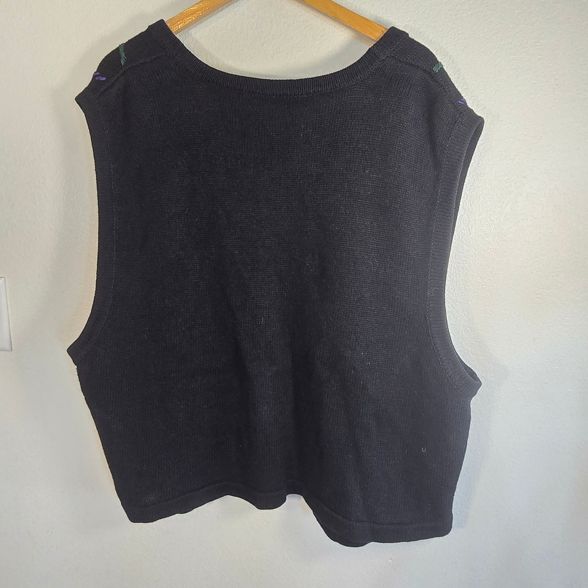 XL – Vintage Black Embroidered Sweater Vest