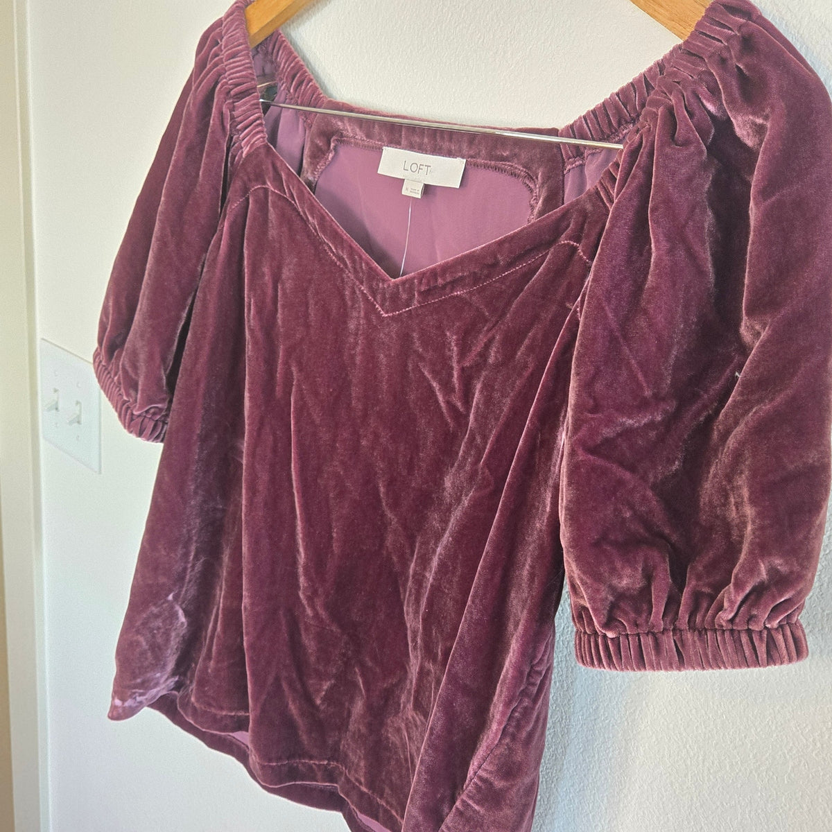 M – NWT Plum Velvet Puff Sleeve Sweetheart Top by LOFT
