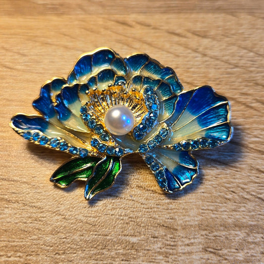 Blue Enamel Rhinestone Flower Brooch with Faux Pearl Center – Gold Tone Pin
