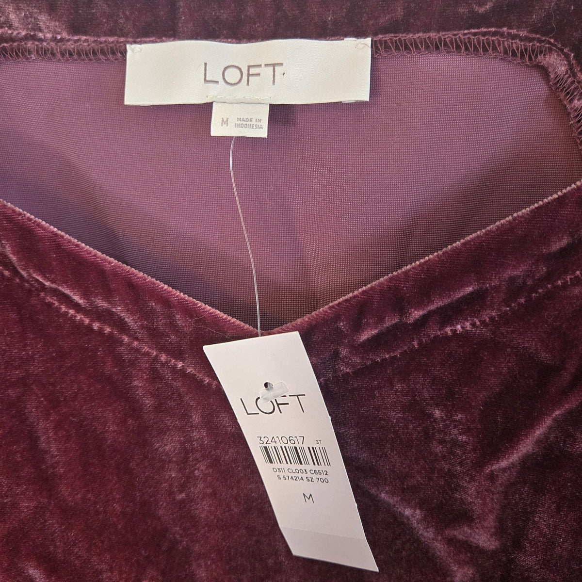 M – NWT Plum Velvet Puff Sleeve Sweetheart Top by LOFT
