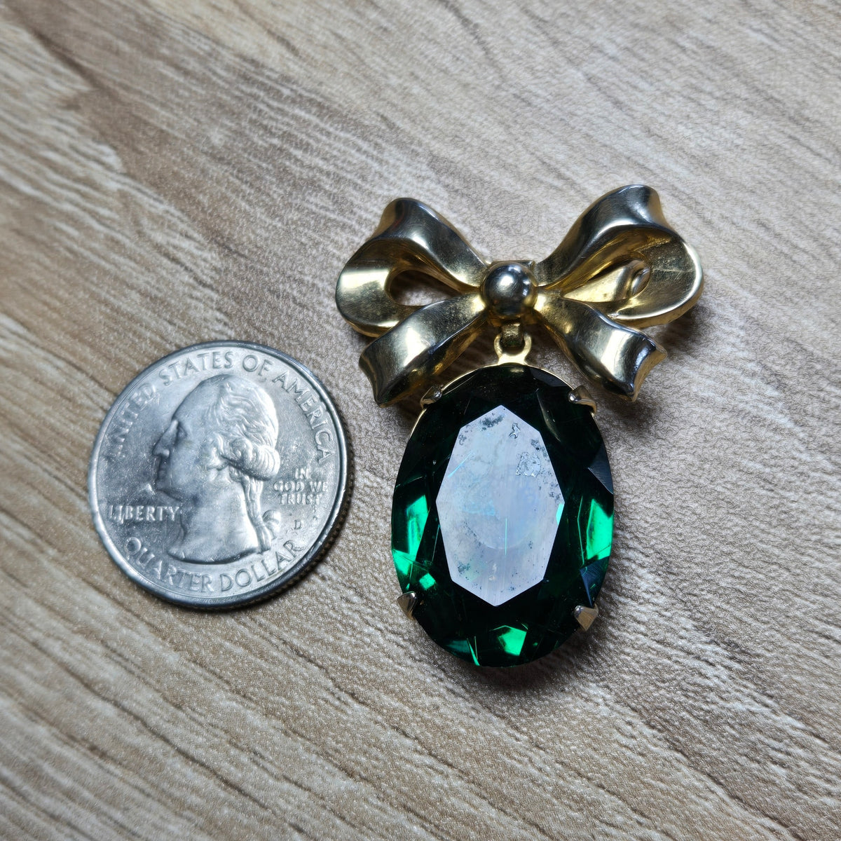 Vintage Emerald Green Gem Brooch with Bow
