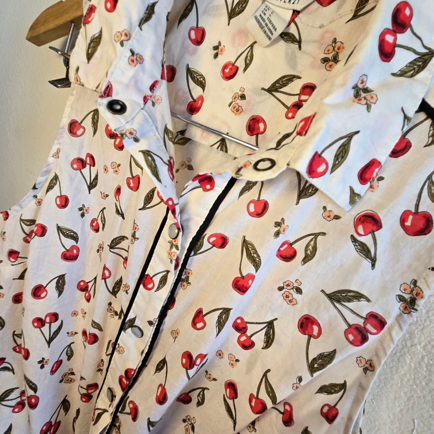 Size L – 100% Cotton Pearl Snap Cherry Print Tie-Front Shirt