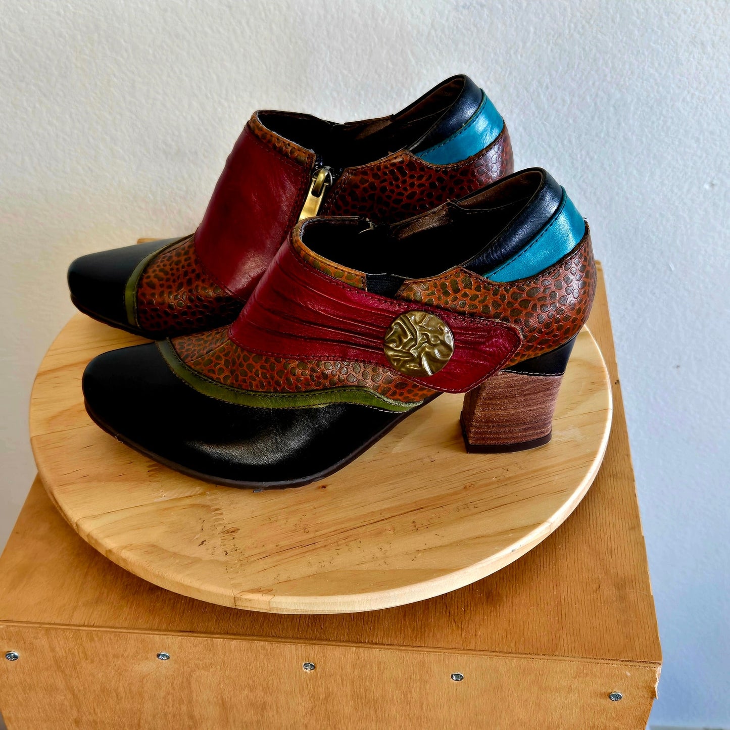 EU 36 / US 5.5–6 –  NEW NEVER WORNL’Artiste Leather Mixed Color Ankle Booties