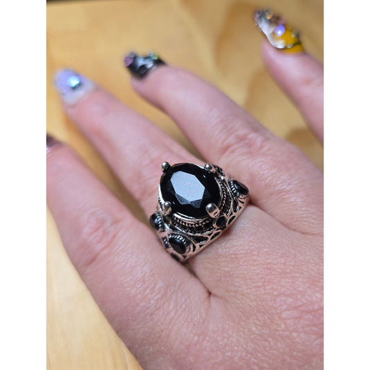 Size 8 Gothic Black Stone Statement Ring Medieval Baroque Style Silver Tone Chunky Ring