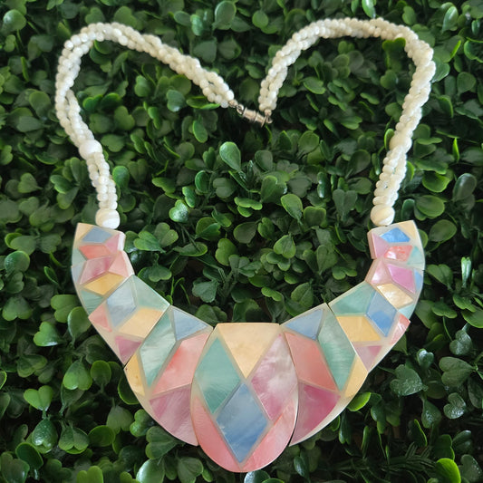 VINTAGE MOTHER OF PEARL NECKLACE JEWELRY PASTEL 1980s