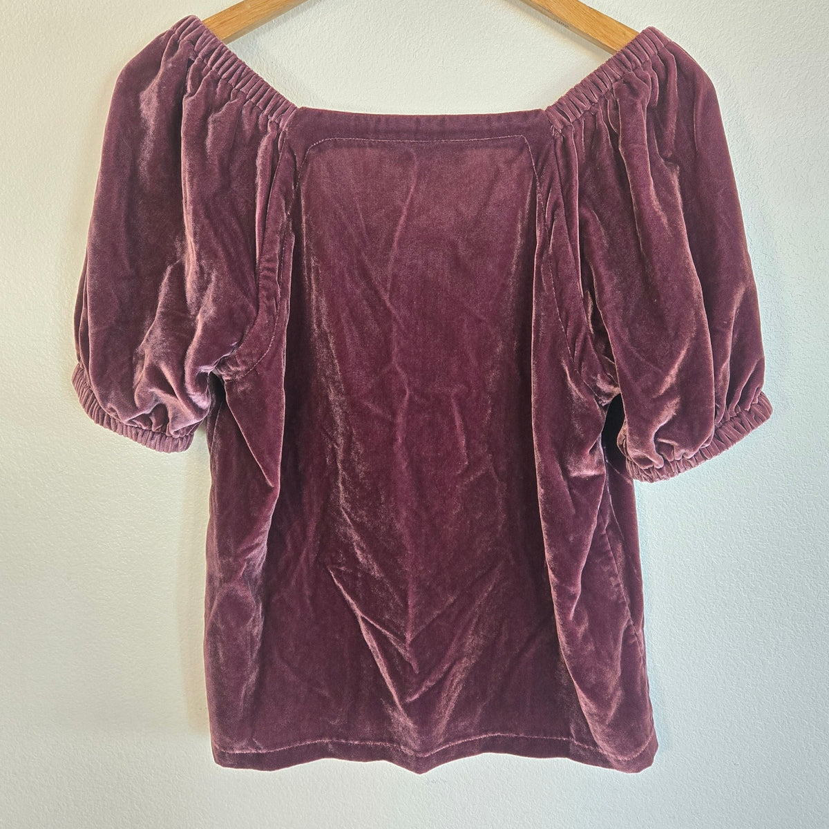 M – NWT Plum Velvet Puff Sleeve Sweetheart Top by LOFT