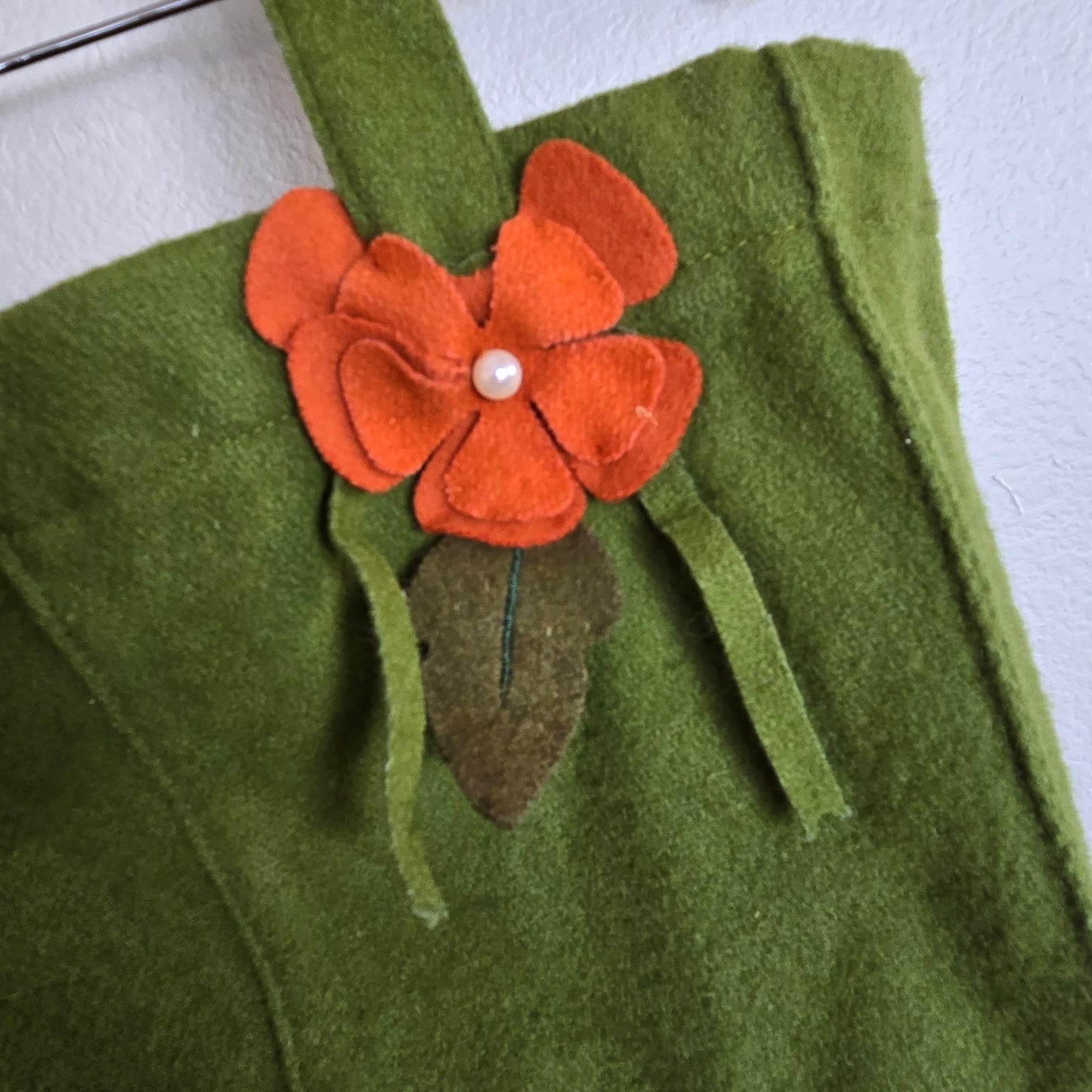 One Size – Y2K Olive Green Felt Purse with Orange Flower Appliqué (World Market)