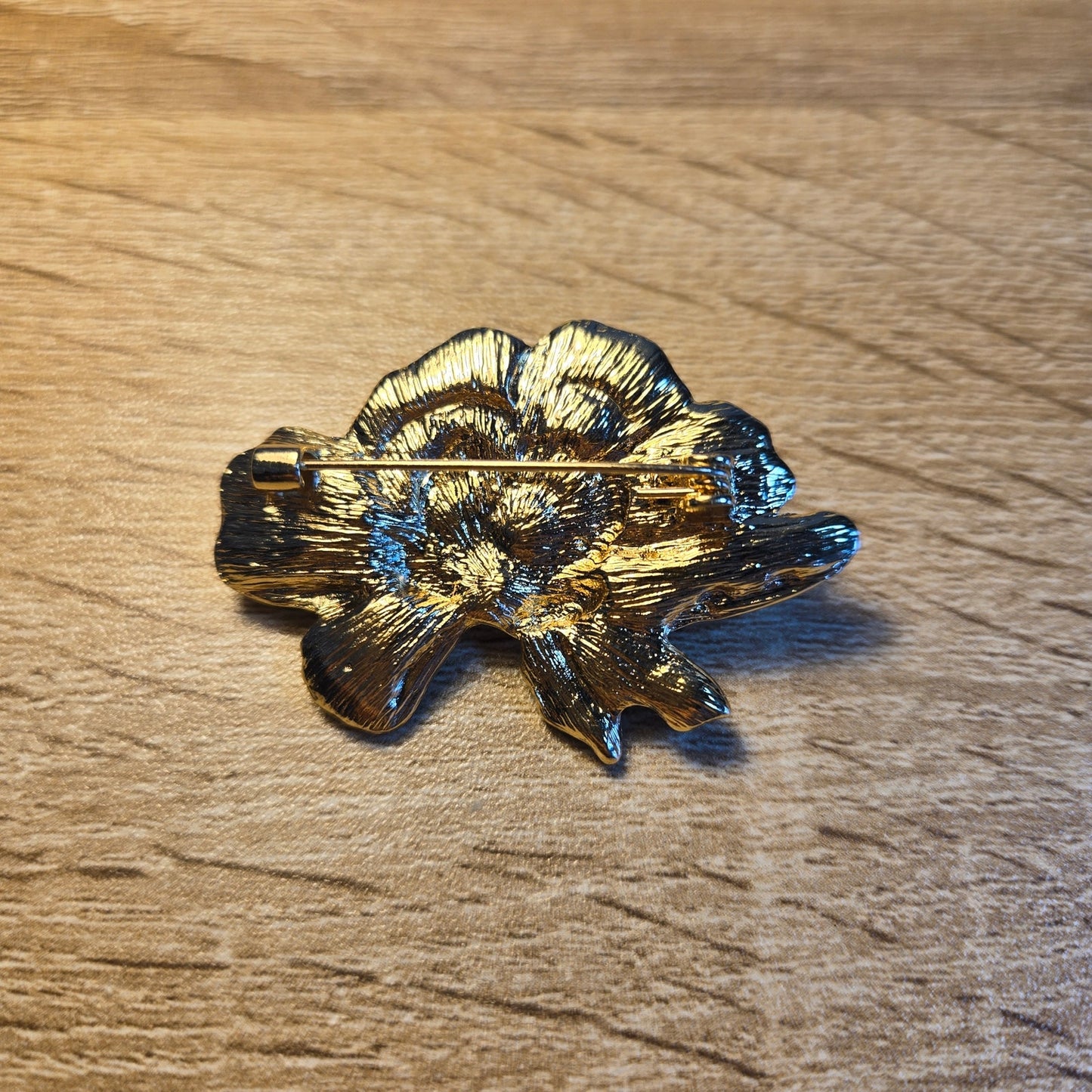Blue Enamel Rhinestone Flower Brooch with Faux Pearl Center – Gold Tone Pin