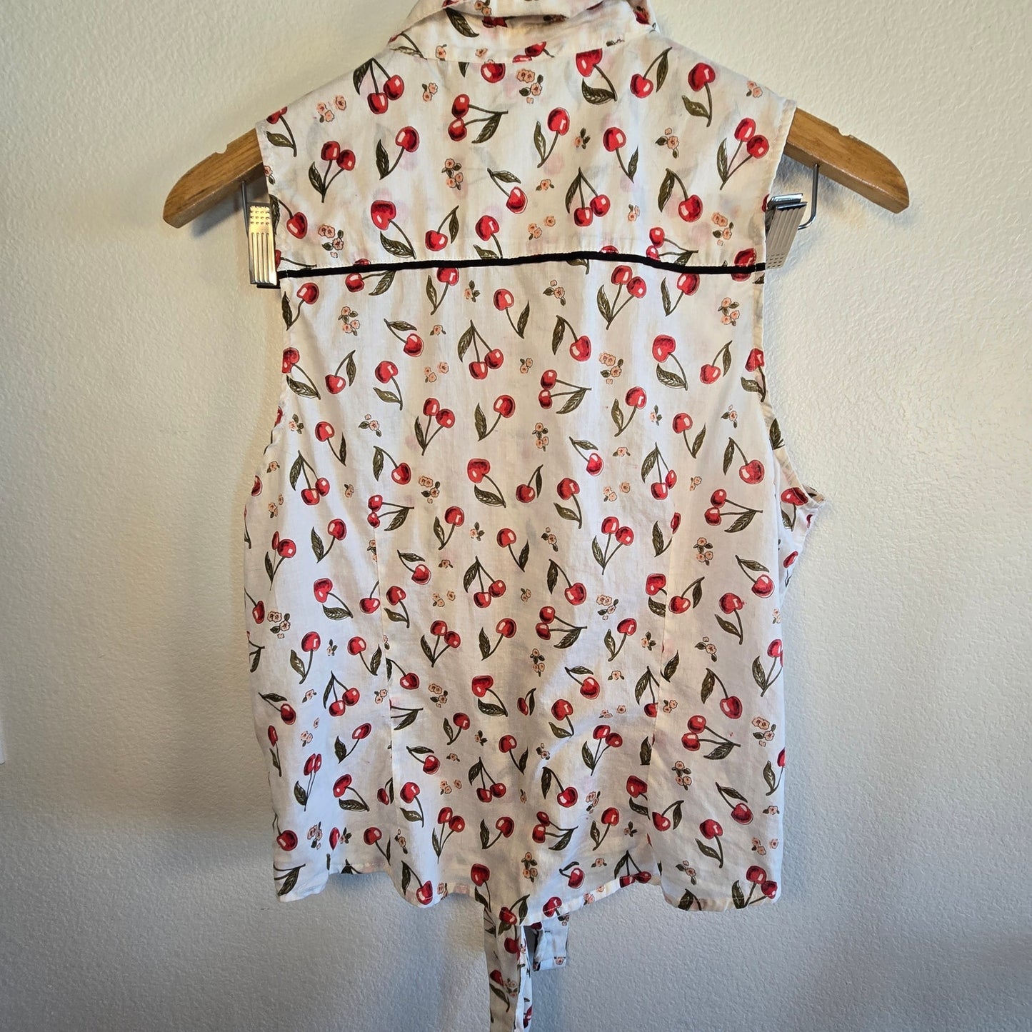 Size L – 100% Cotton Pearl Snap Cherry Print Tie-Front Shirt