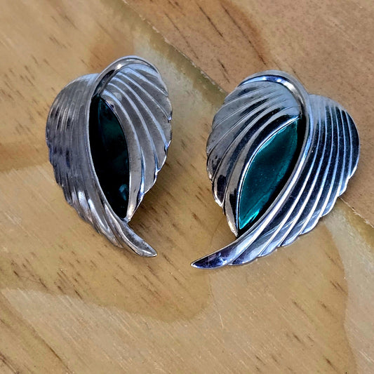 Vintage 1980's silver and green abstract wing earring